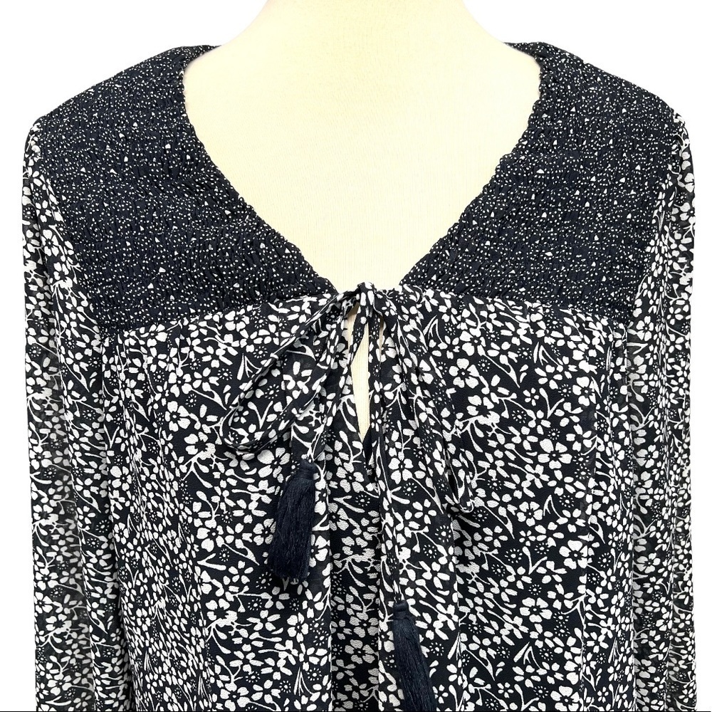 Tularosa Harrison Boho Navy & White Tassel Tie Printed Top - Picture 4 of 14